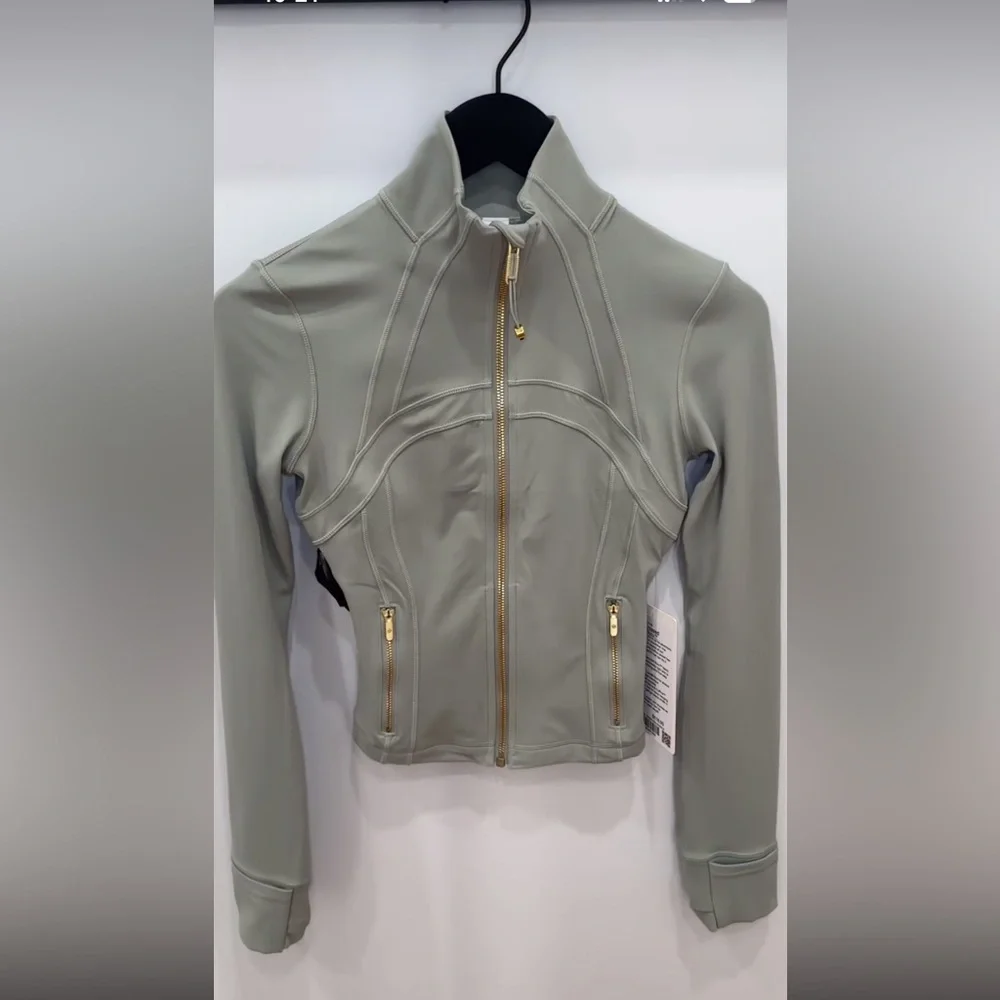 lululemon cropped define jacket in fog green with gold zippers - Picture 3 of 17